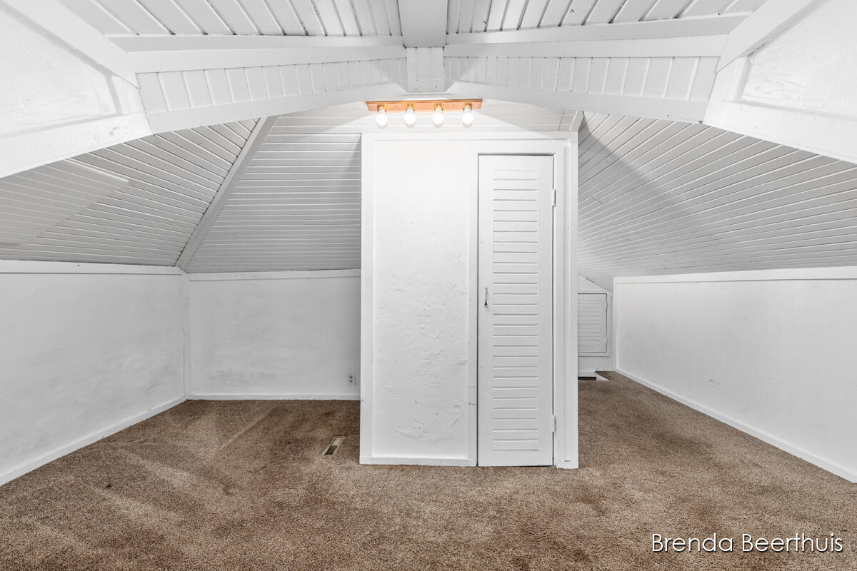 165 E Division Street NE Rockford MI 49341