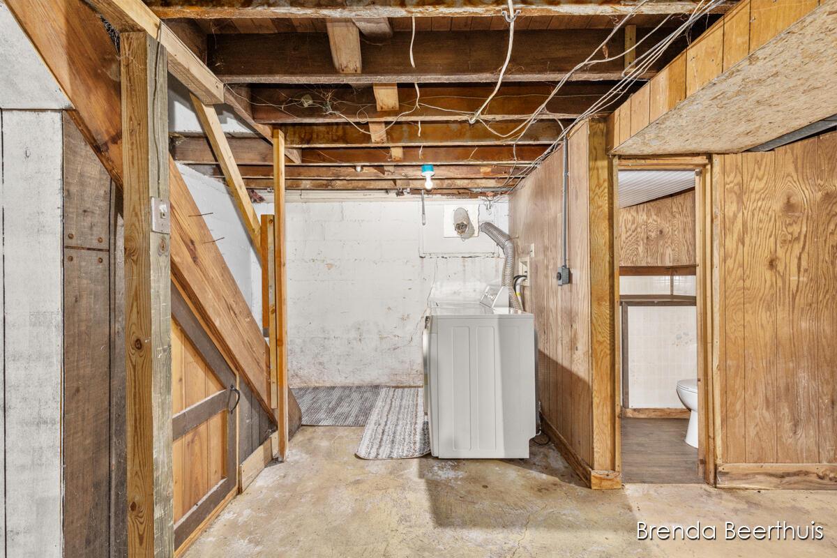165 E Division Street NE Rockford MI 49341