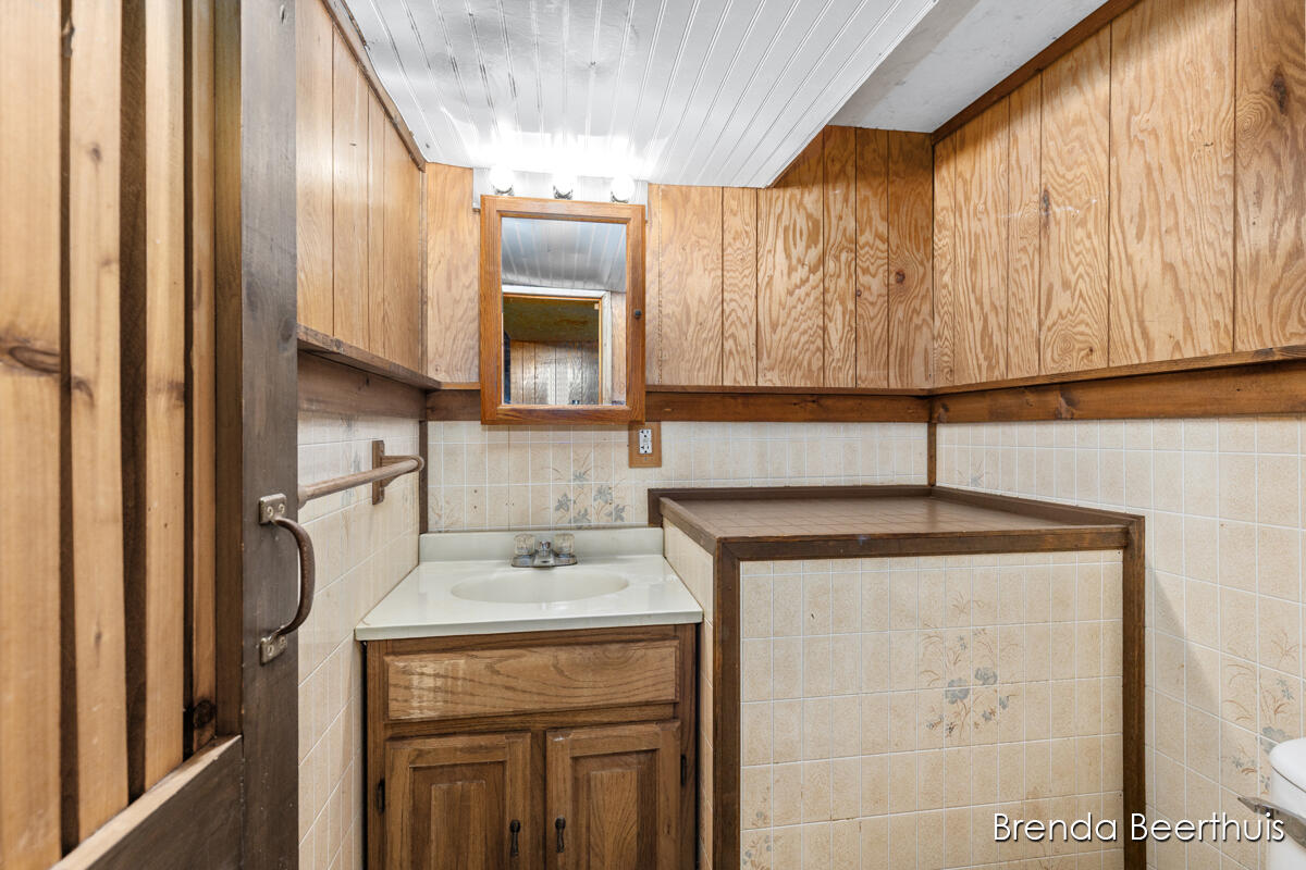 165 E Division Street NE Rockford MI 49341