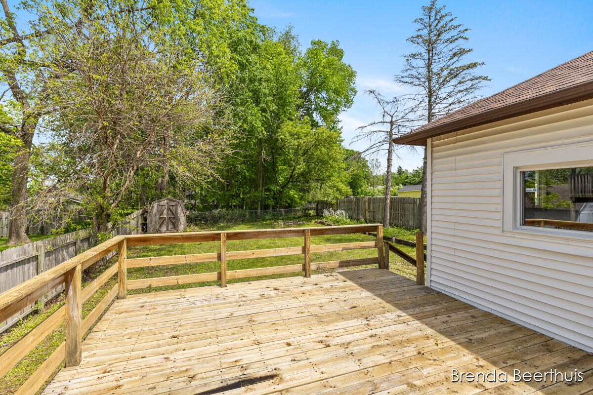 165 E Division Street NE Rockford MI 49341