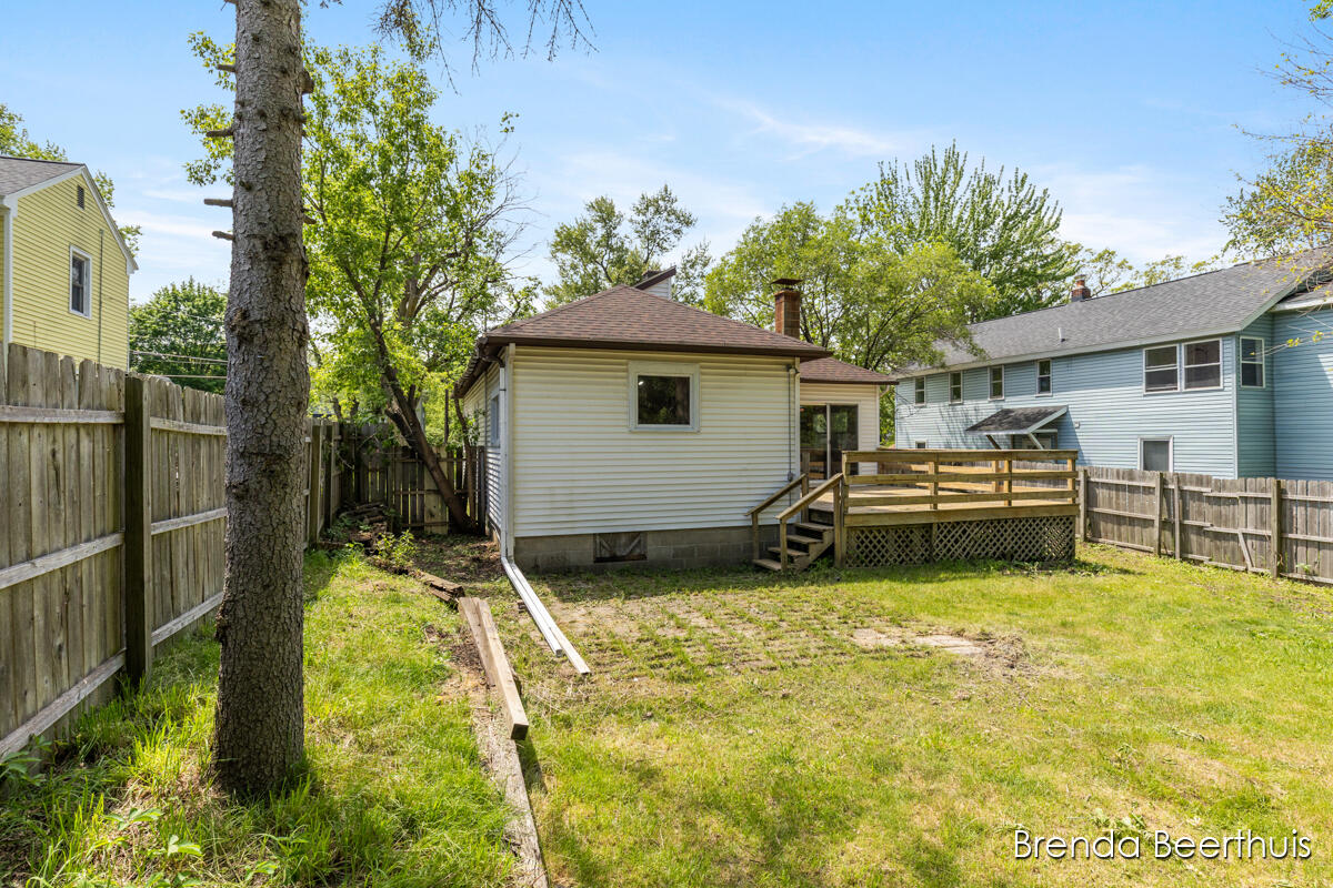 165 E Division Street NE Rockford MI 49341