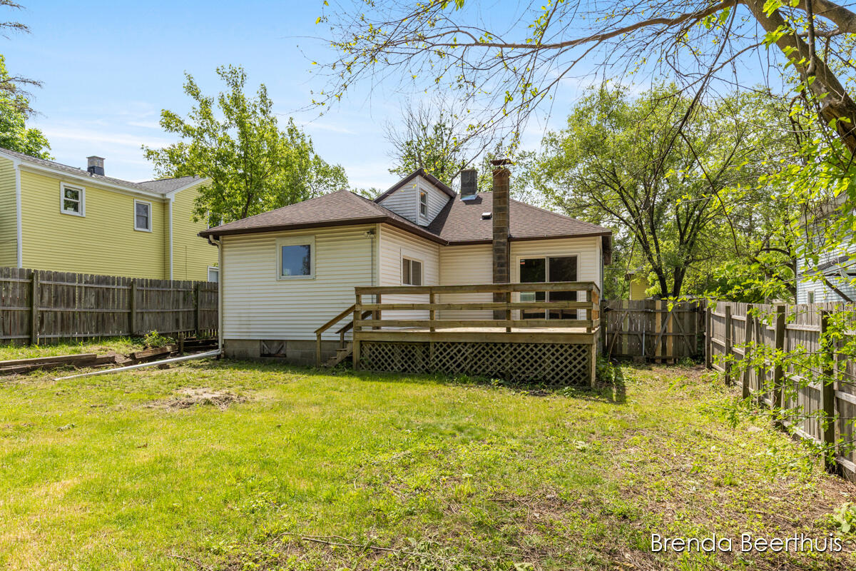 165 E Division Street NE Rockford MI 49341