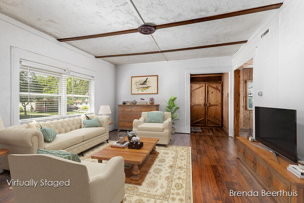 165 E Division Street NE Rockford MI 49341