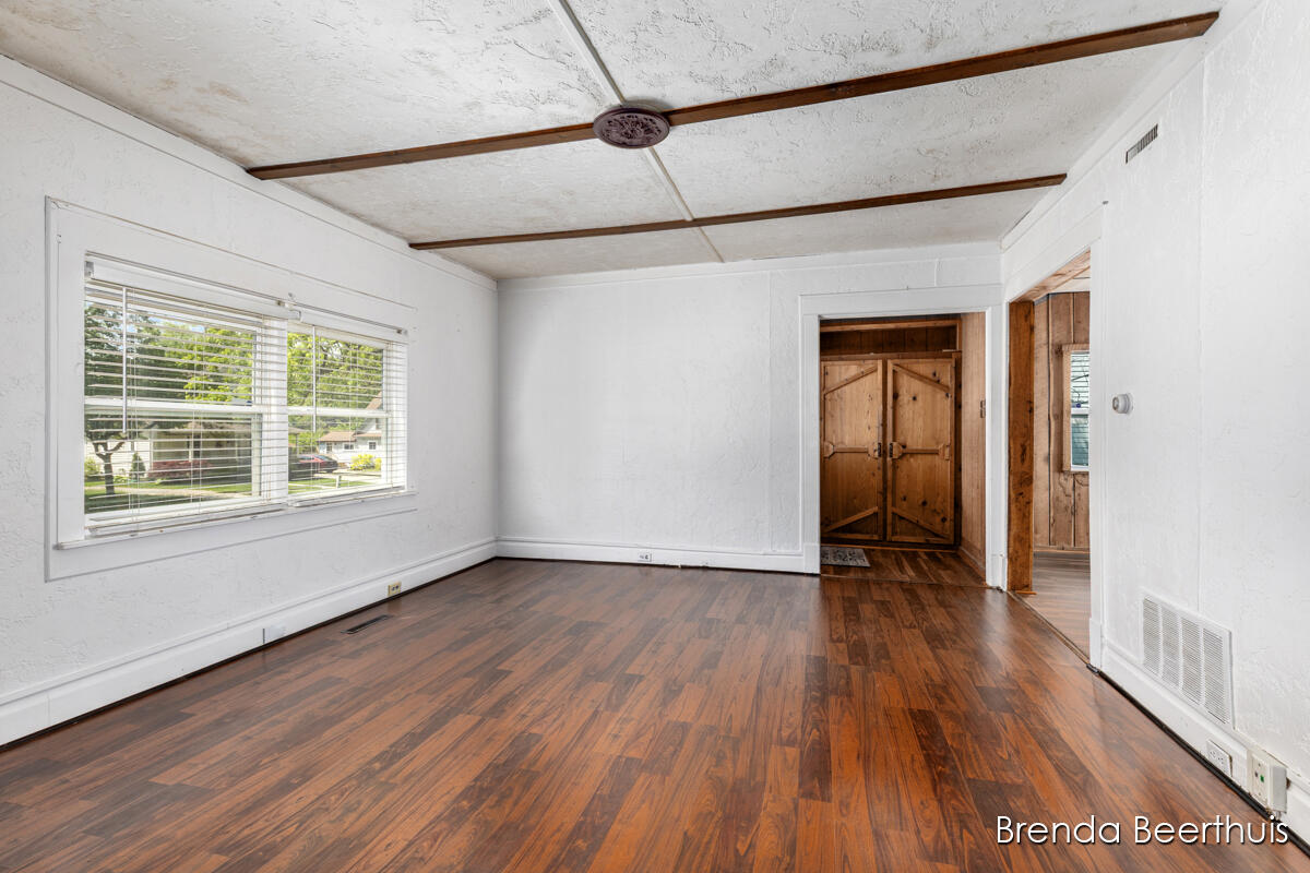 165 E Division Street NE Rockford MI 49341