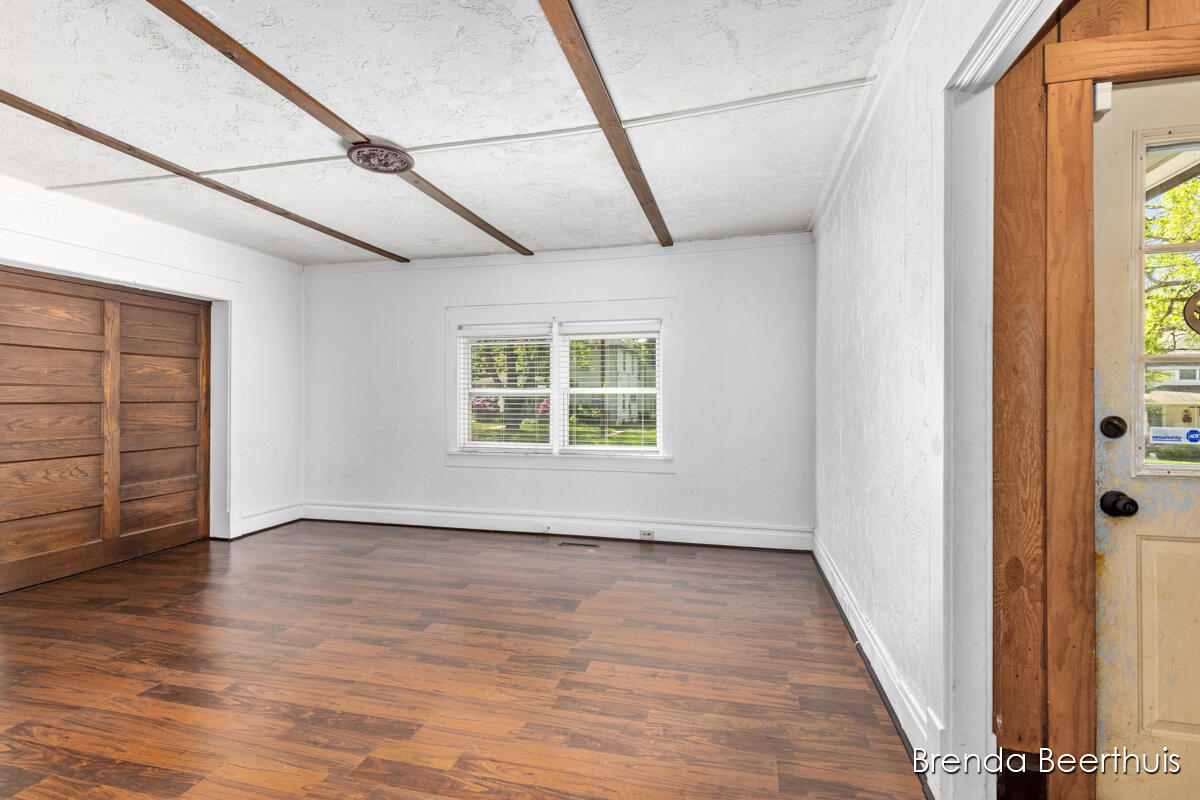 165 E Division Street NE Rockford MI 49341