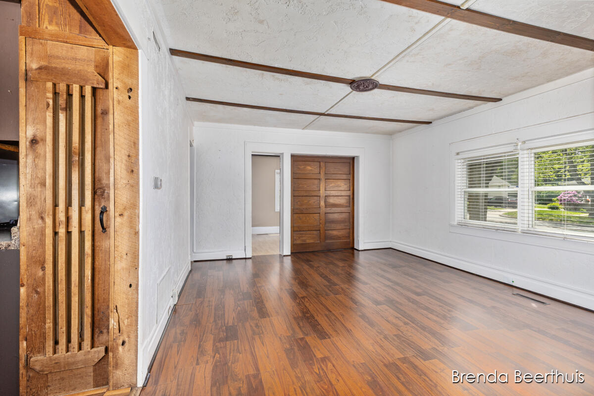 165 E Division Street NE Rockford MI 49341