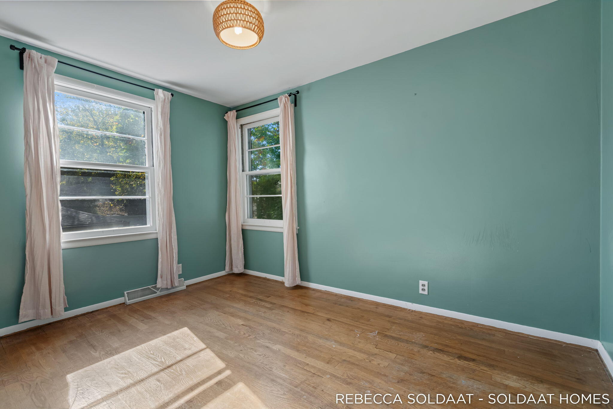 1837 Chamberlain Avenue SE Grand Rapids MI 49506