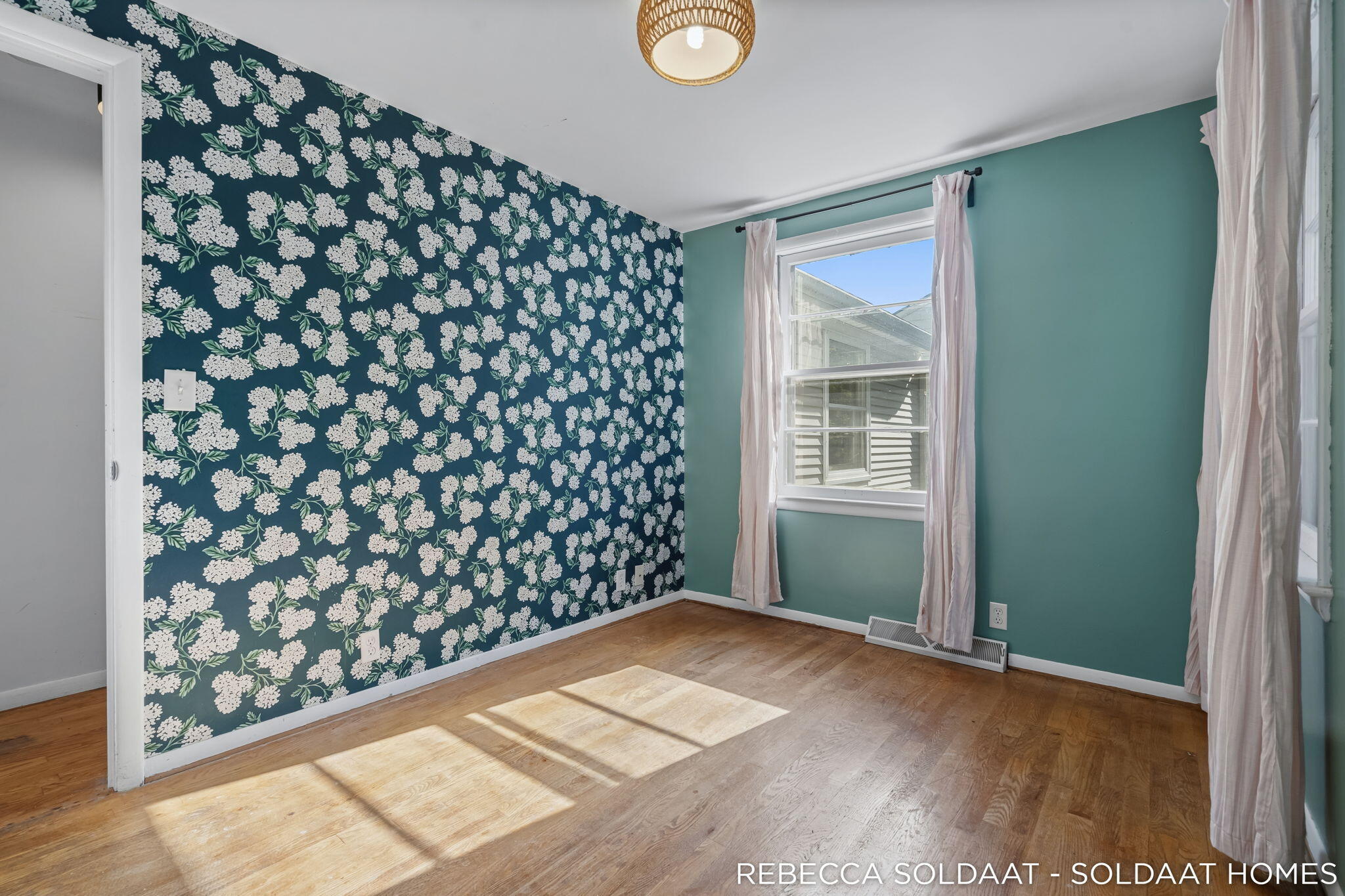 1837 Chamberlain Avenue SE Grand Rapids MI 49506