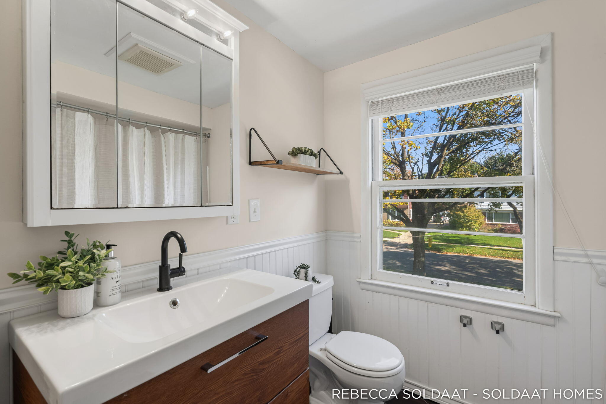 1837 Chamberlain Avenue SE Grand Rapids MI 49506