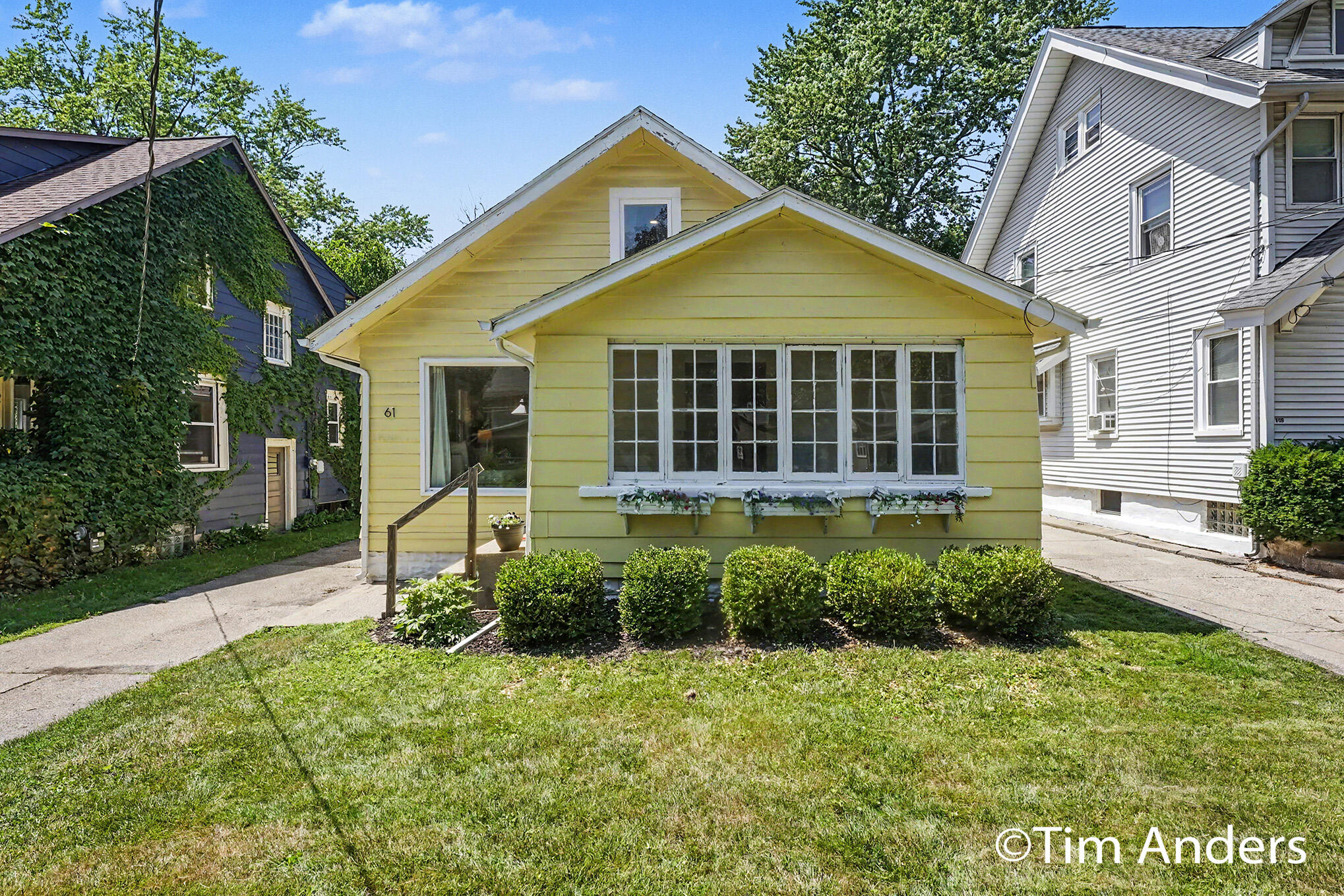 61 Mayfield Avenue NE Grand Rapids MI 49503