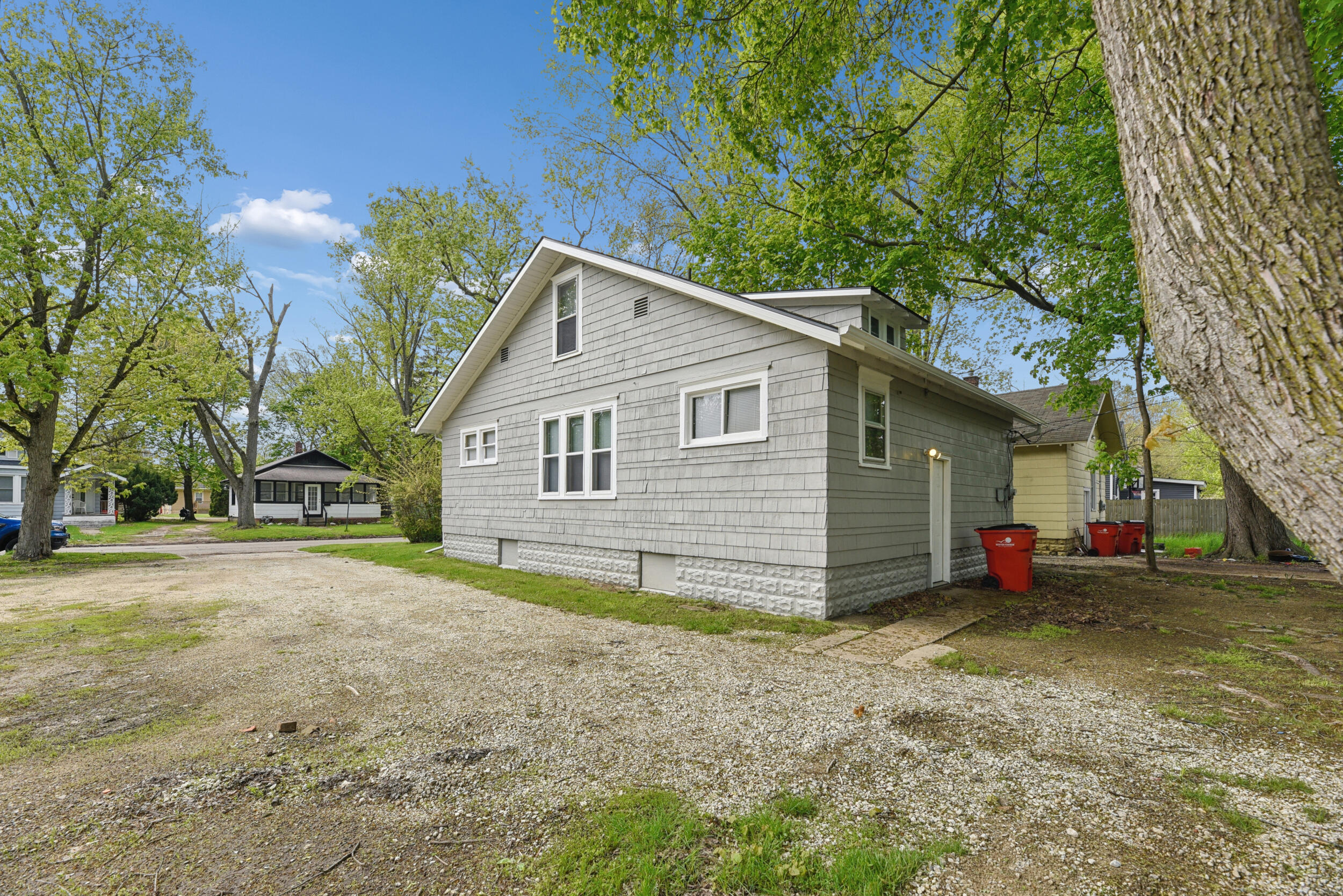 1135 Lavette Avenue Benton Harbor MI 49022