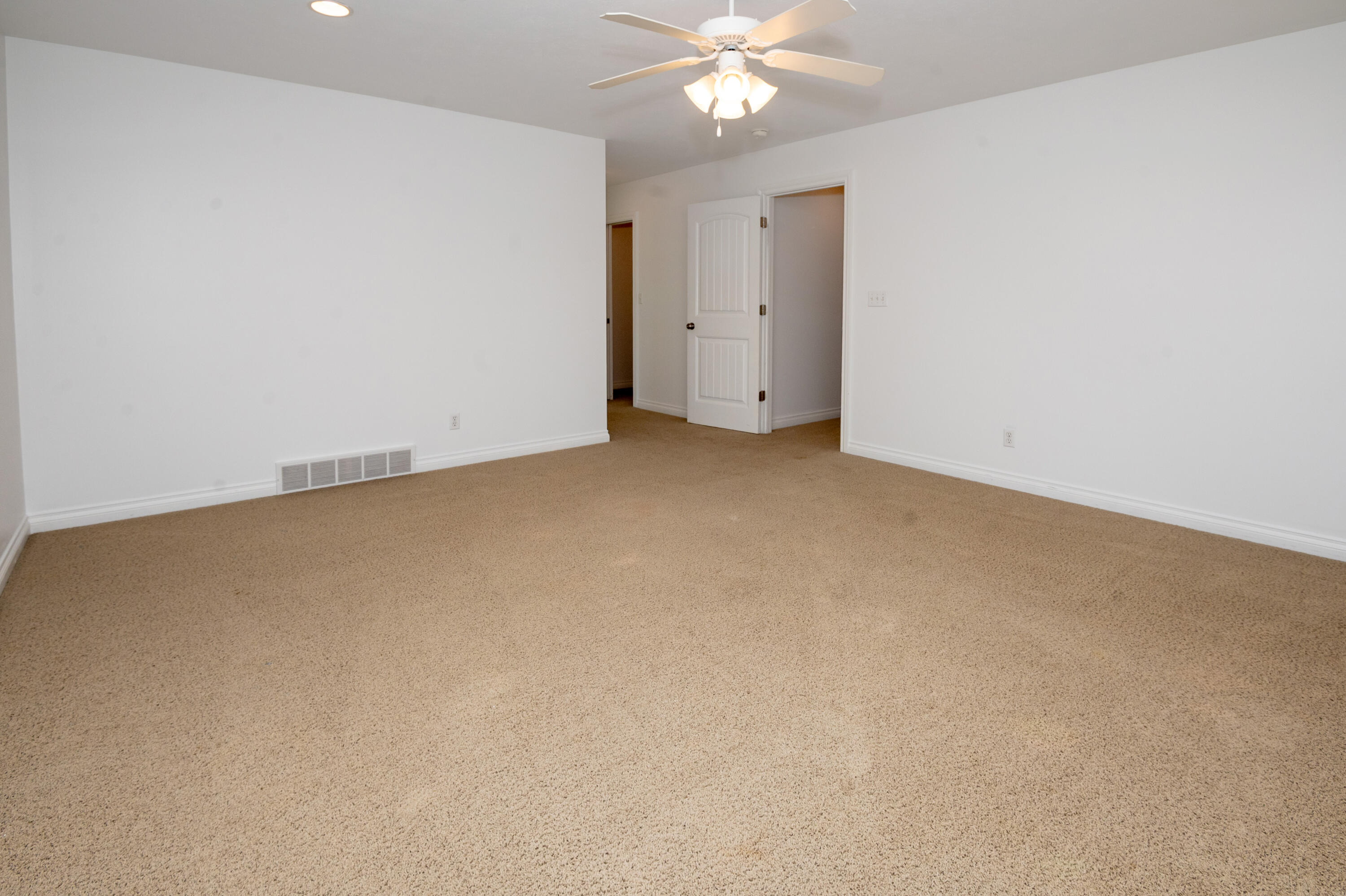 1401 Whispering Trail Benton Harbor MI 49022