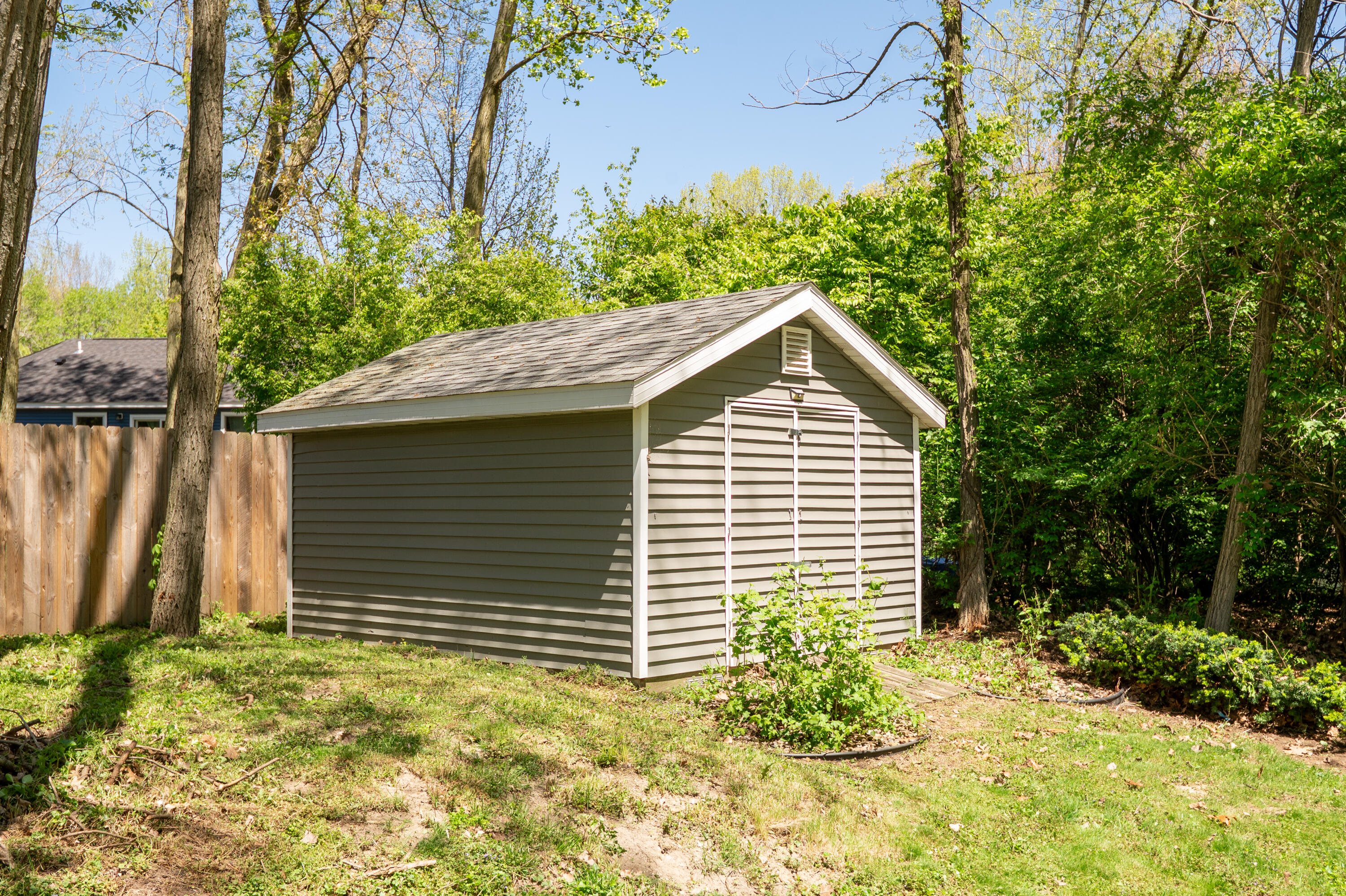 1401 Whispering Trail Benton Harbor MI 49022