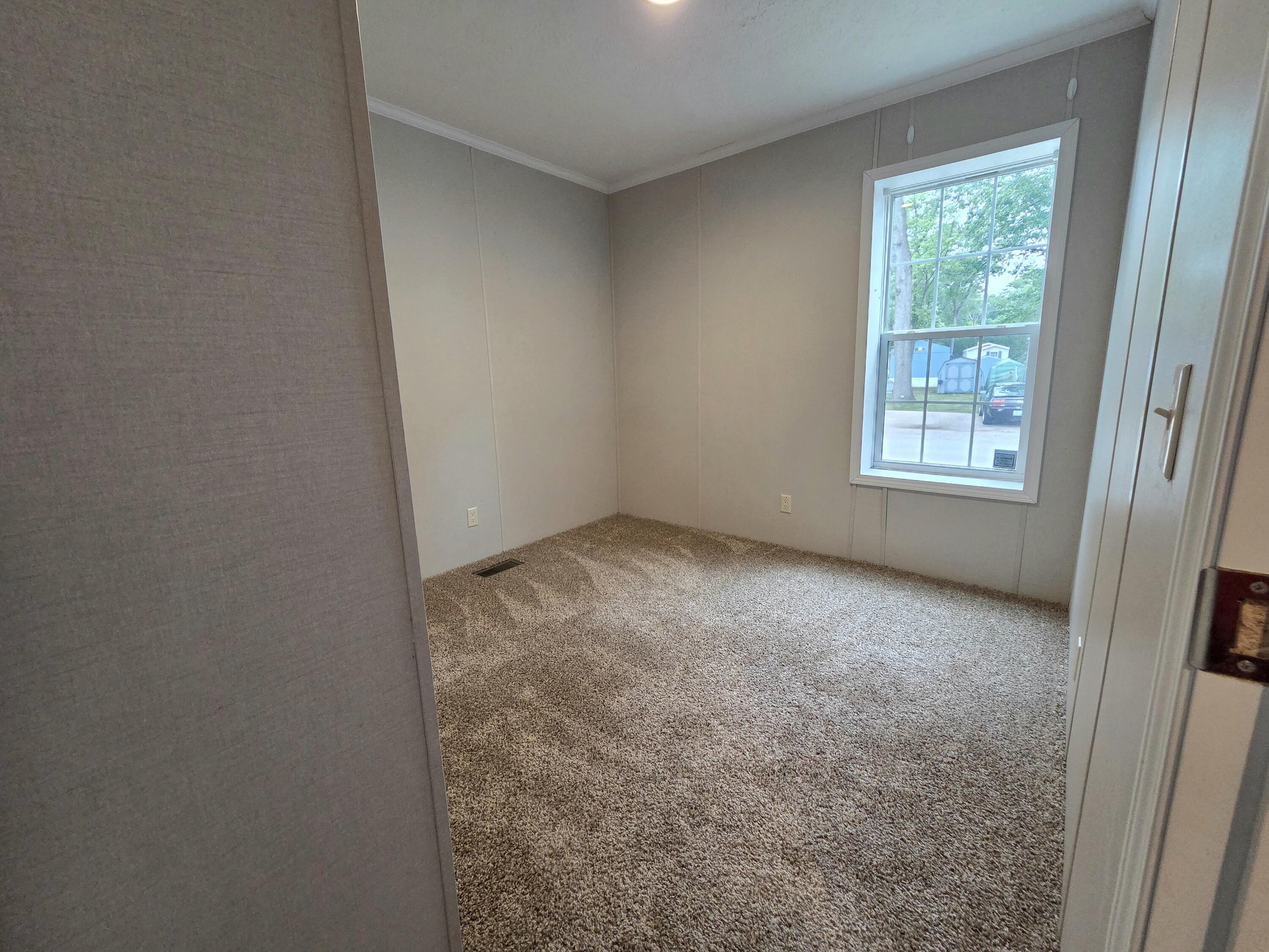 638 Courtland Lane Muskegon MI 49442