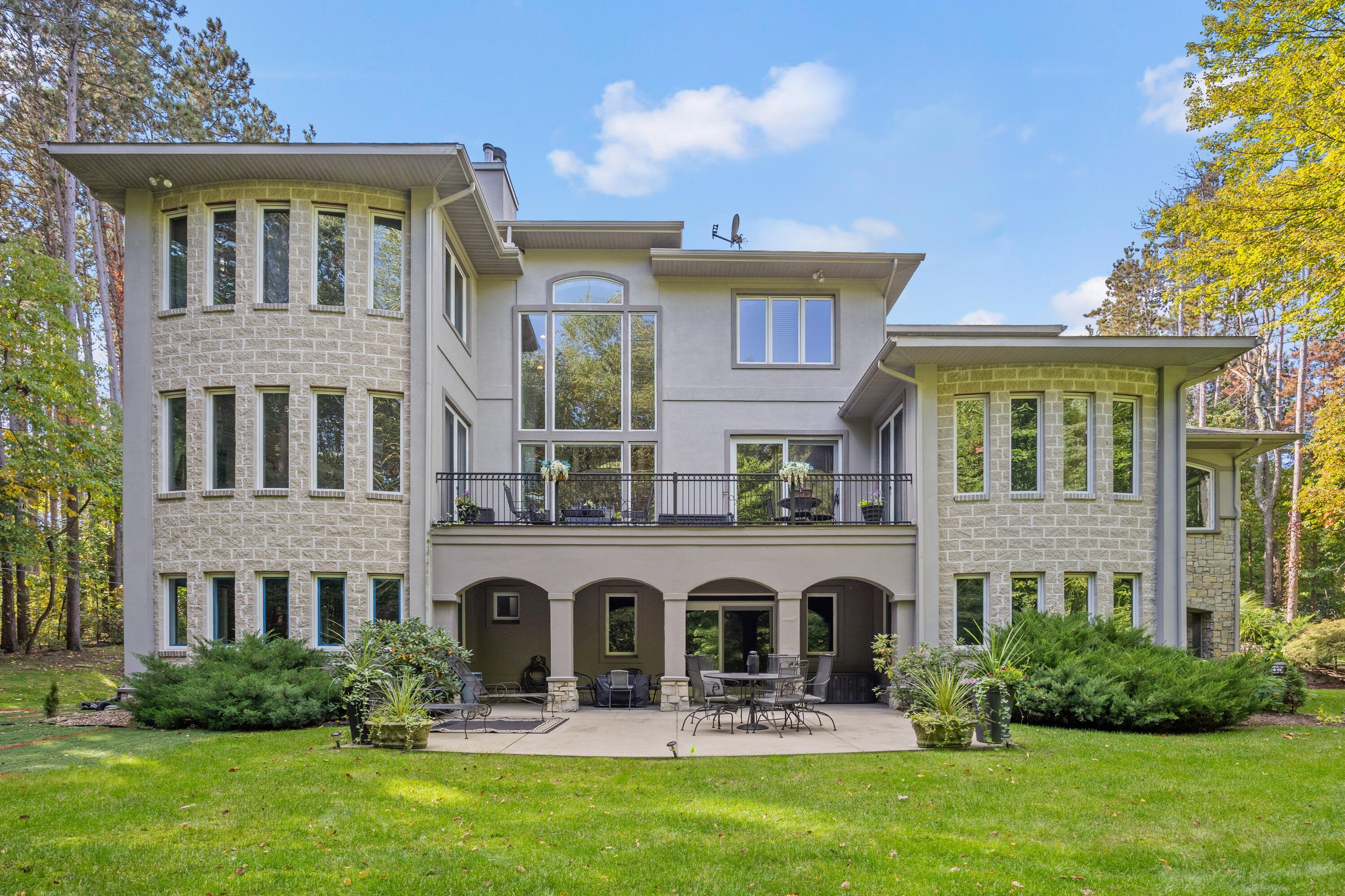 3300 Bluewater Pines Drive NE Grand Rapids MI 49525