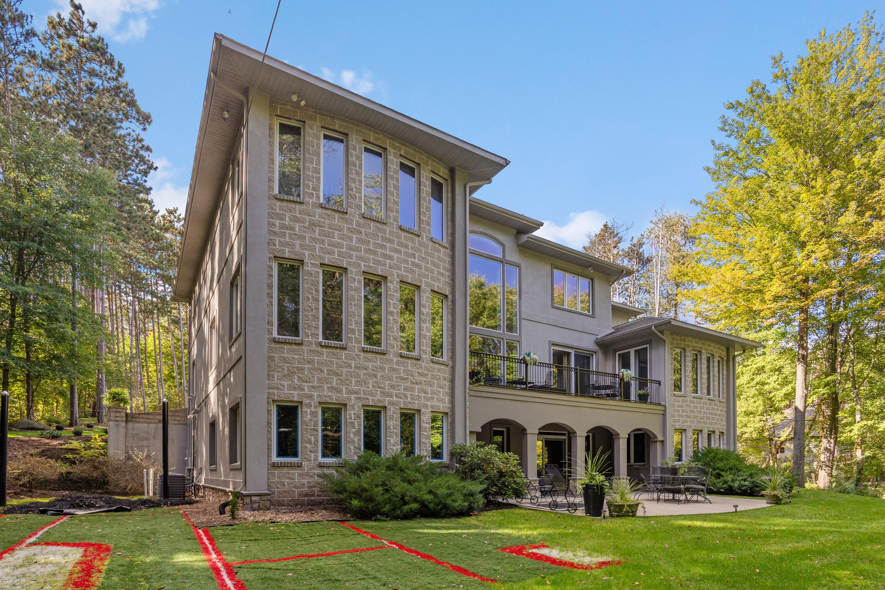 3300 Bluewater Pines Drive NE Grand Rapids MI 49525