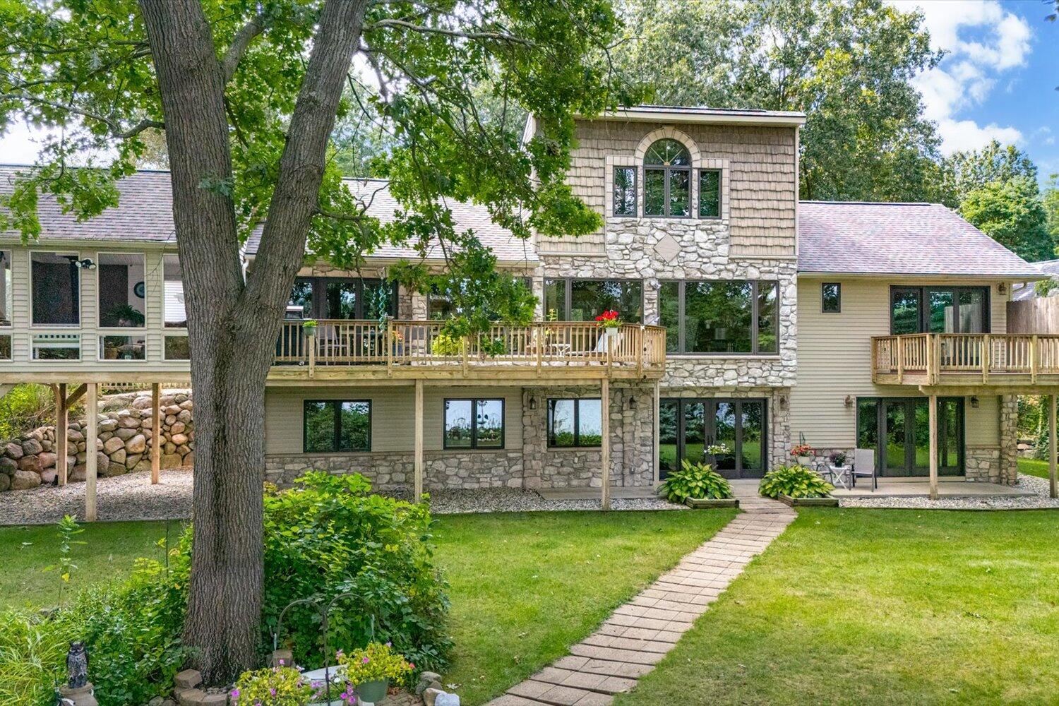 7414 Field Bay Avenue Kalamazoo MI 49009