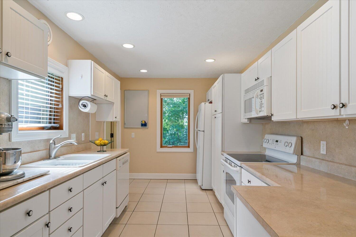 7414 Field Bay Avenue Kalamazoo MI 49009
