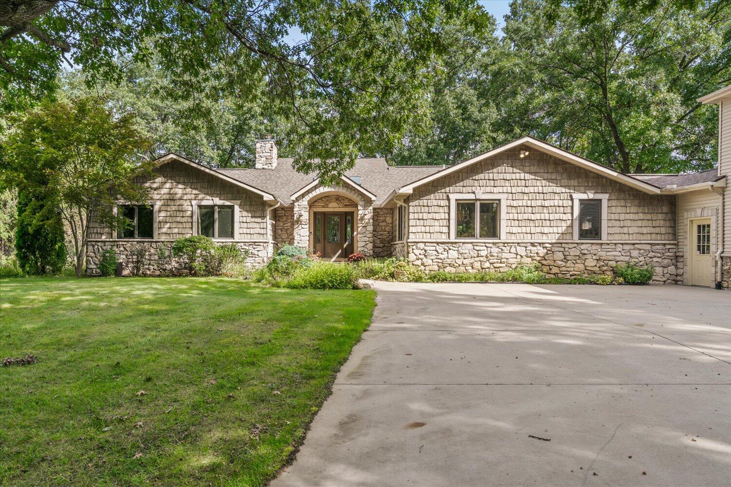 7414 Field Bay Avenue Kalamazoo MI 49009