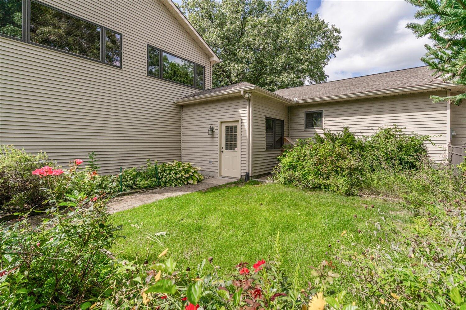 7414 Field Bay Avenue Kalamazoo MI 49009