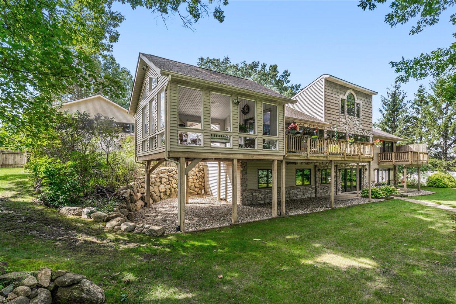 7414 Field Bay Avenue Kalamazoo MI 49009
