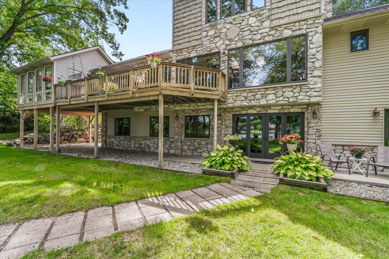 7414 Field Bay Avenue Kalamazoo MI 49009