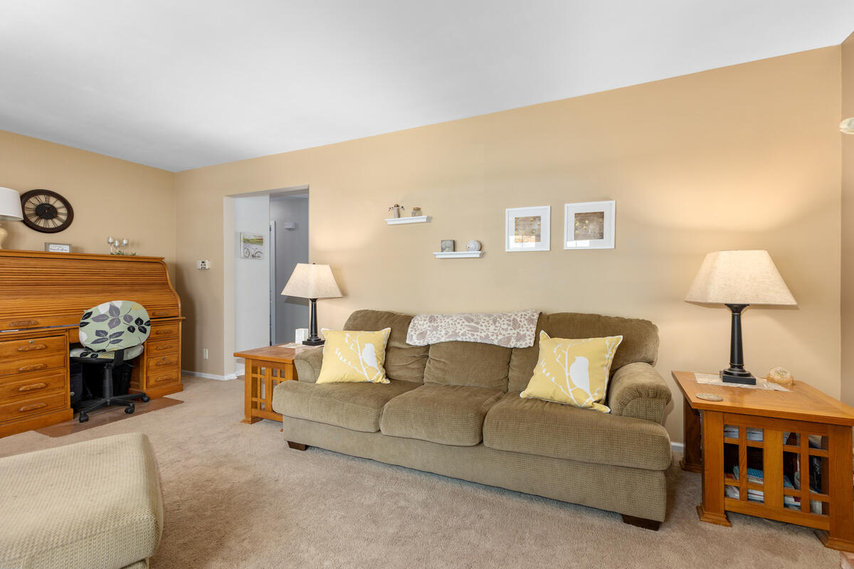 996 Colonial Court Holland MI 49423