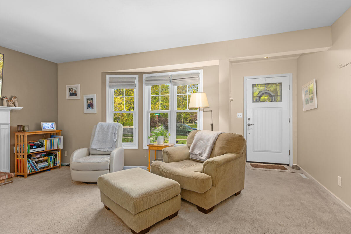 996 Colonial Court Holland MI 49423