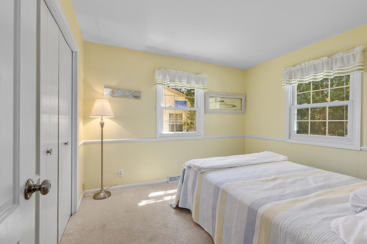 996 Colonial Court Holland MI 49423