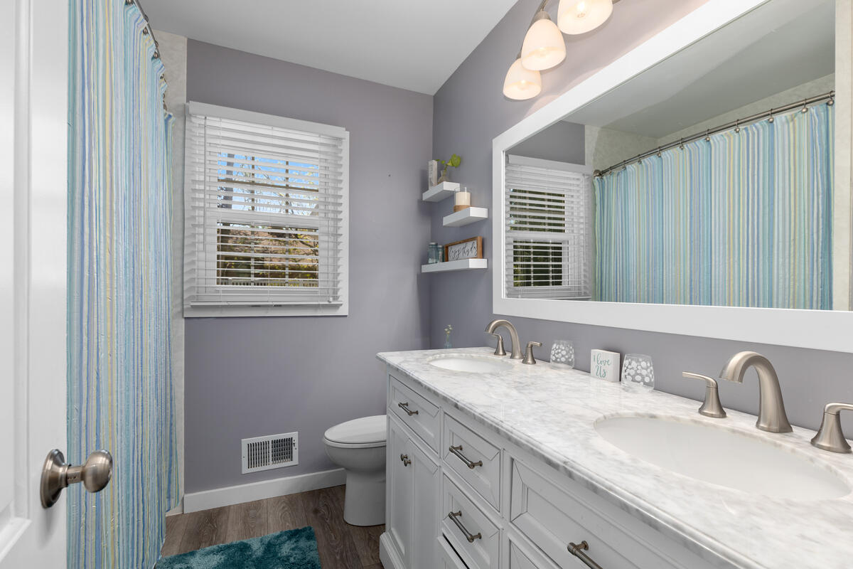 996 Colonial Court Holland MI 49423