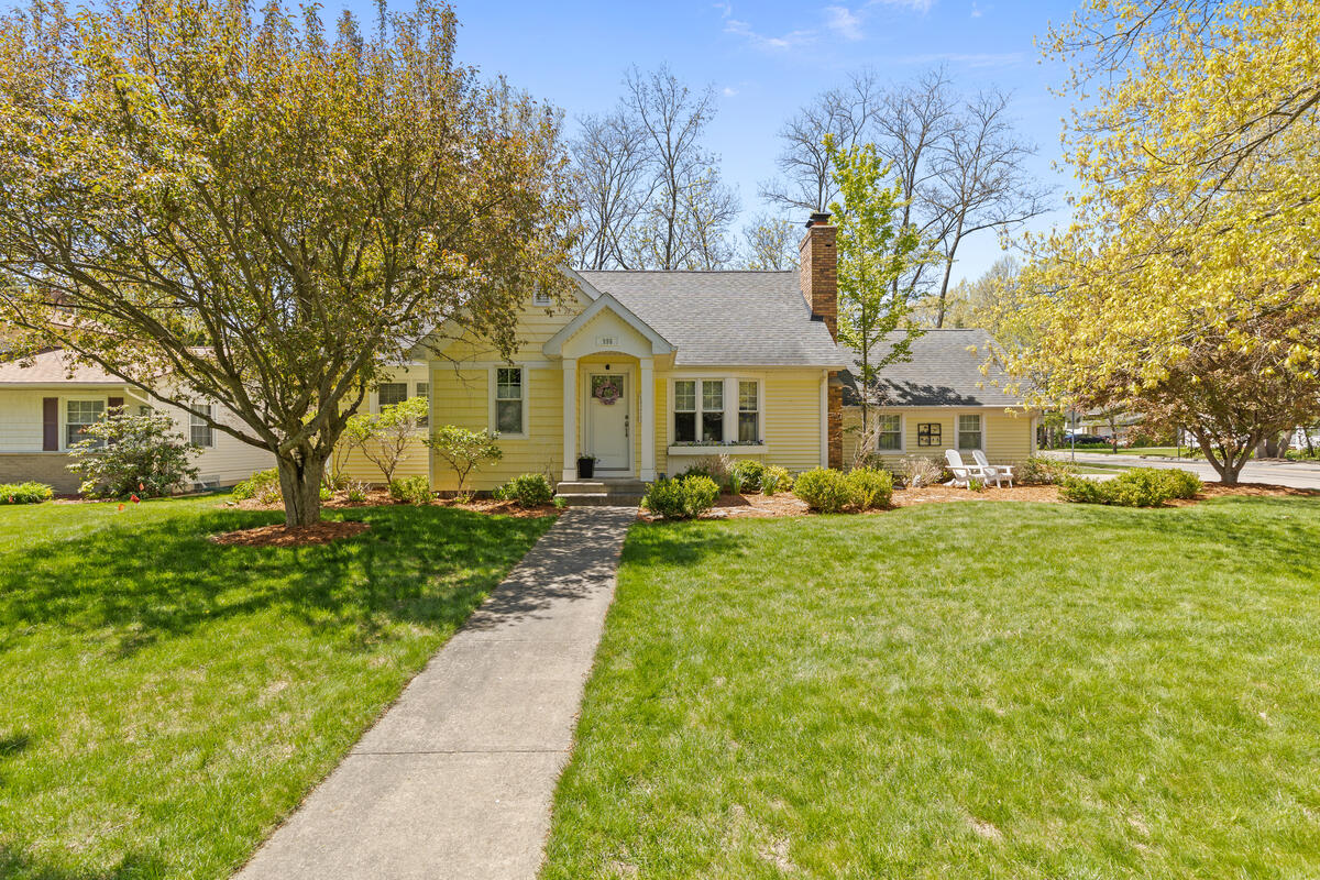 996 Colonial Court Holland MI 49423