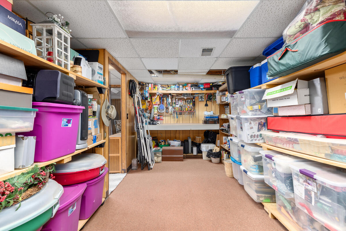 996 Colonial Court Holland MI 49423