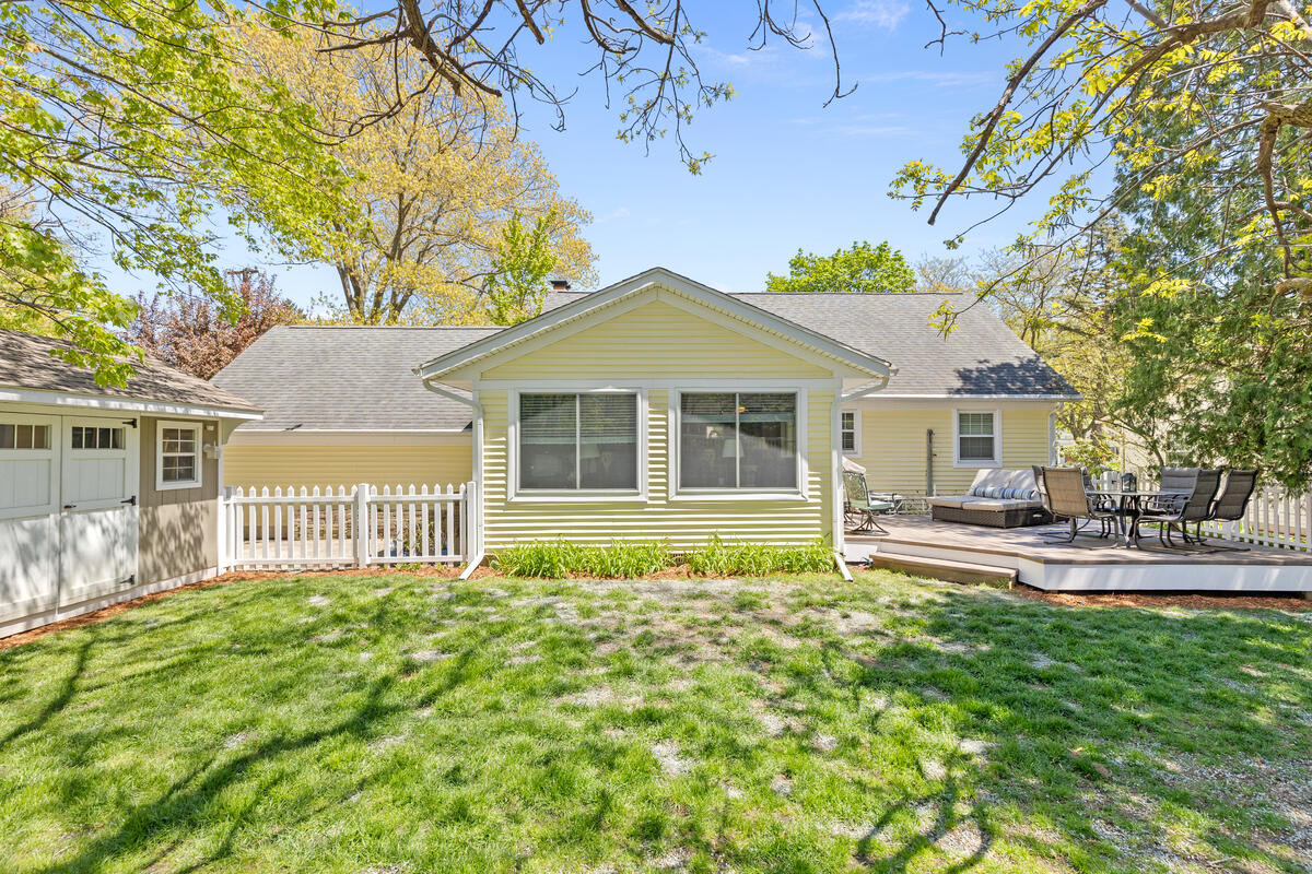 996 Colonial Court Holland MI 49423
