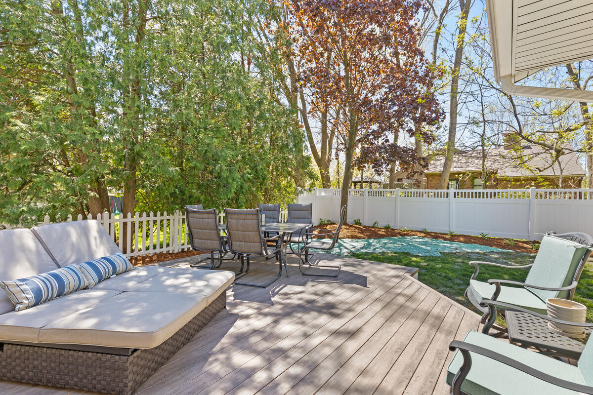 996 Colonial Court Holland MI 49423