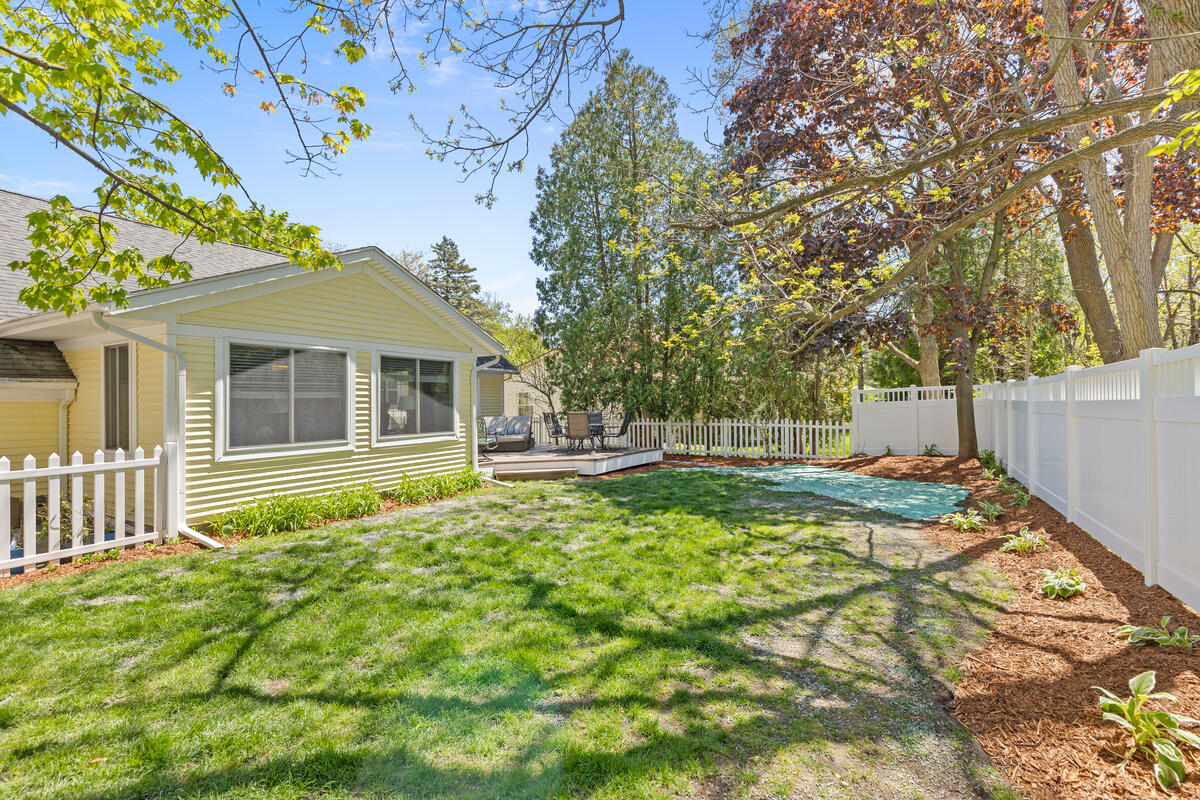 996 Colonial Court Holland MI 49423