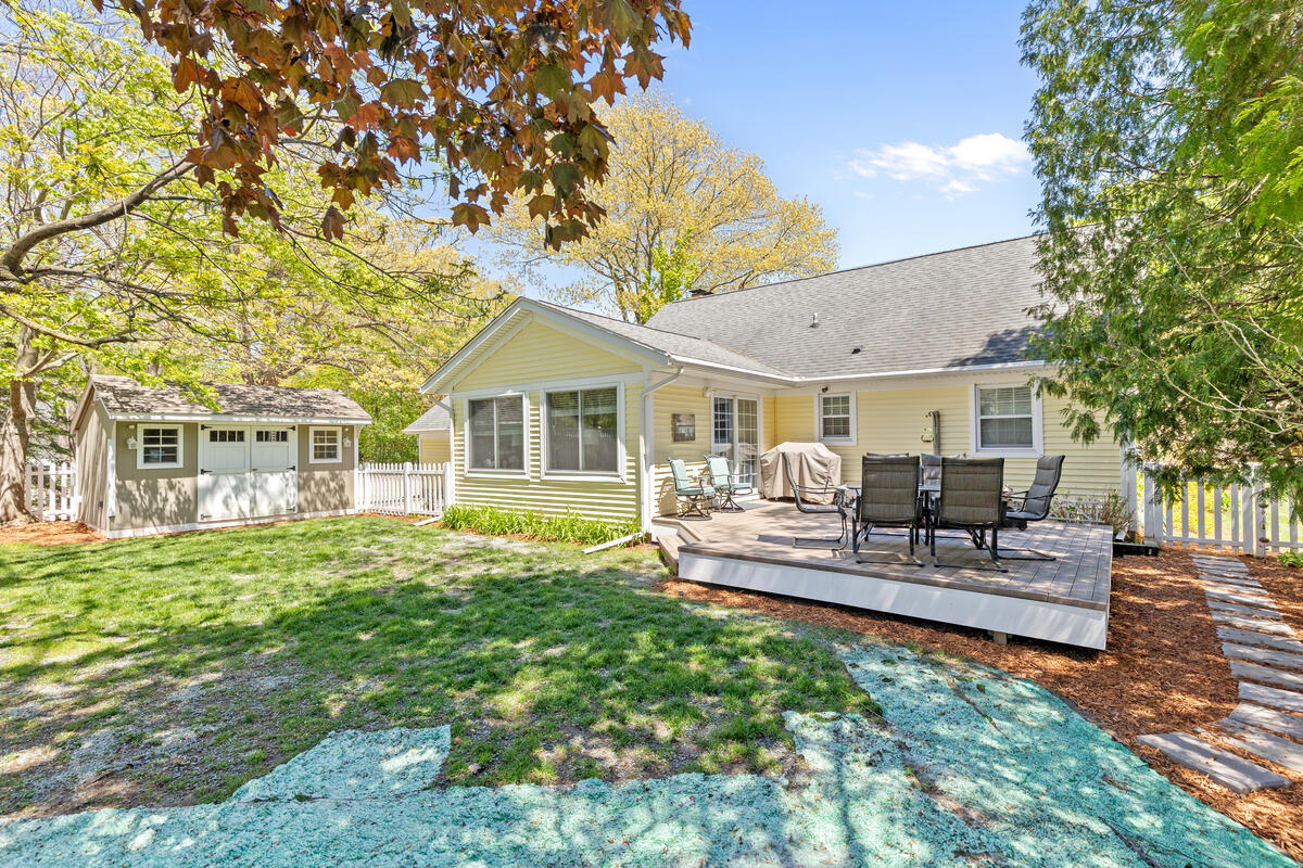 996 Colonial Court Holland MI 49423