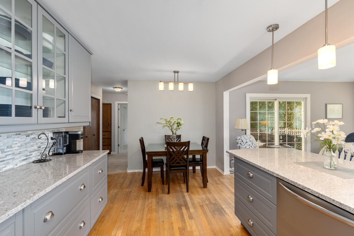 996 Colonial Court Holland MI 49423