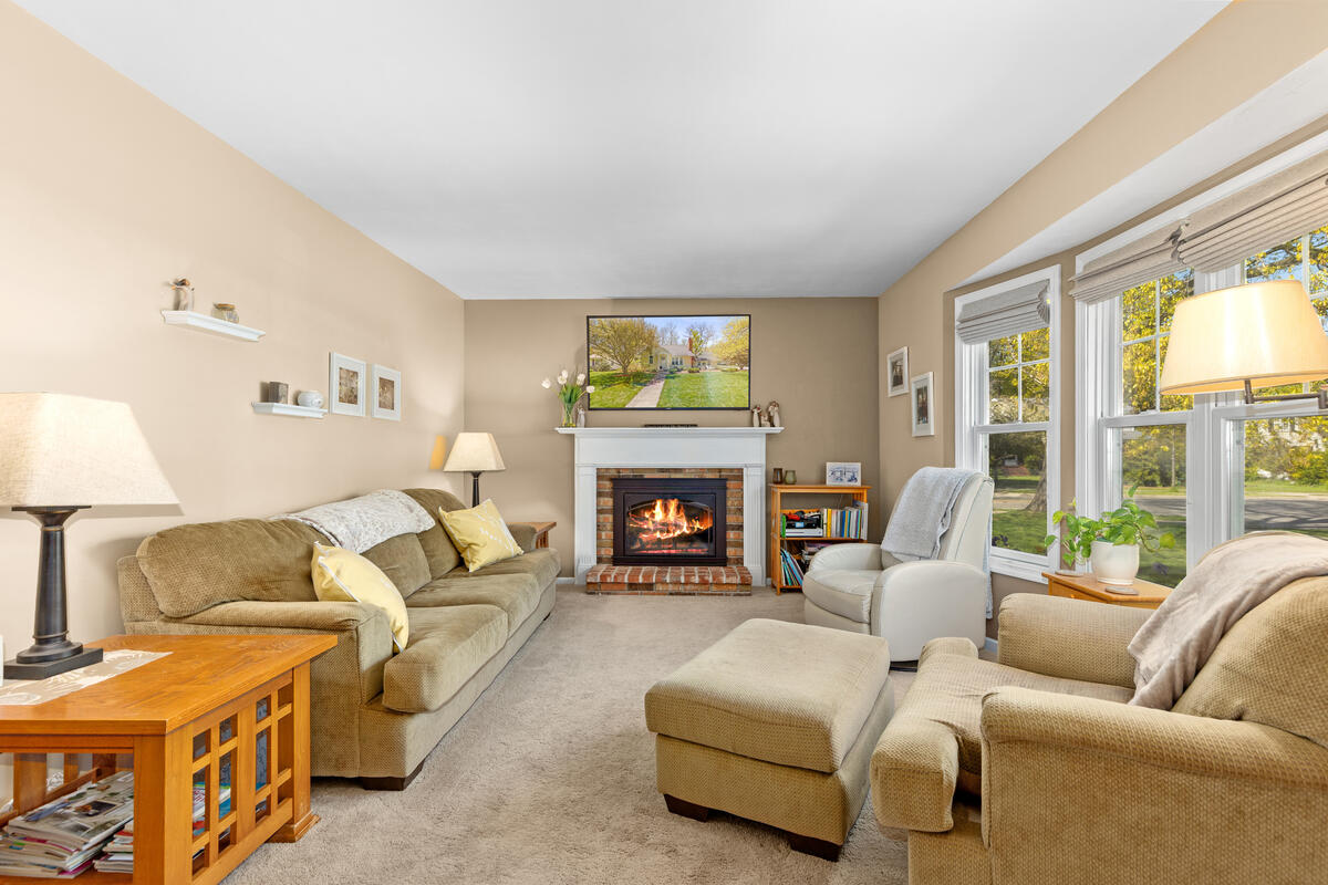 996 Colonial Court Holland MI 49423