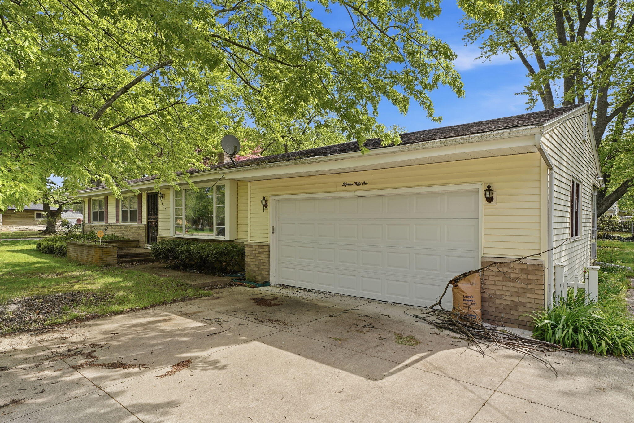 1551 Pontiac Road Benton Harbor MI 49022