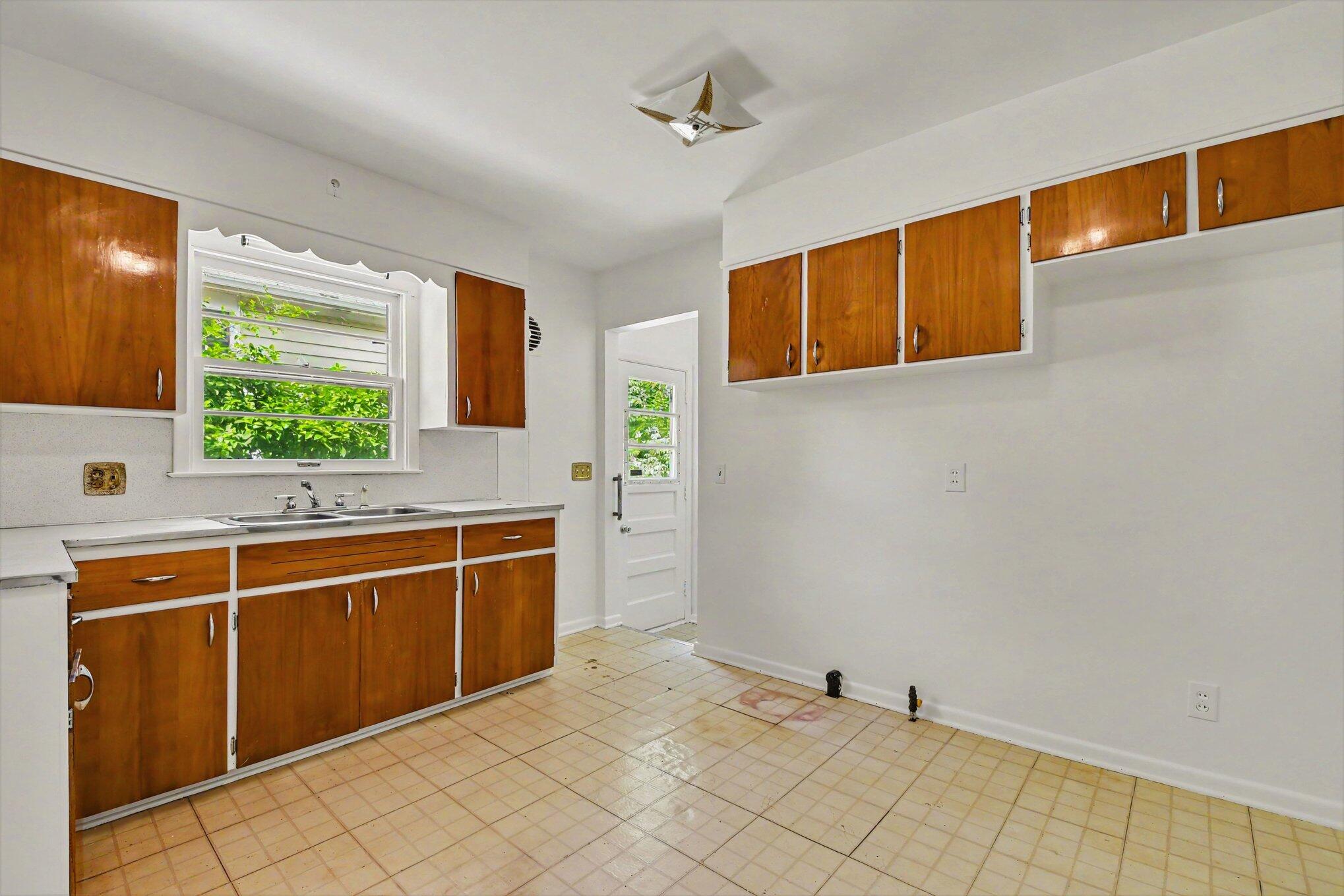 1057 Lyon Street NE Grand Rapids MI 49503