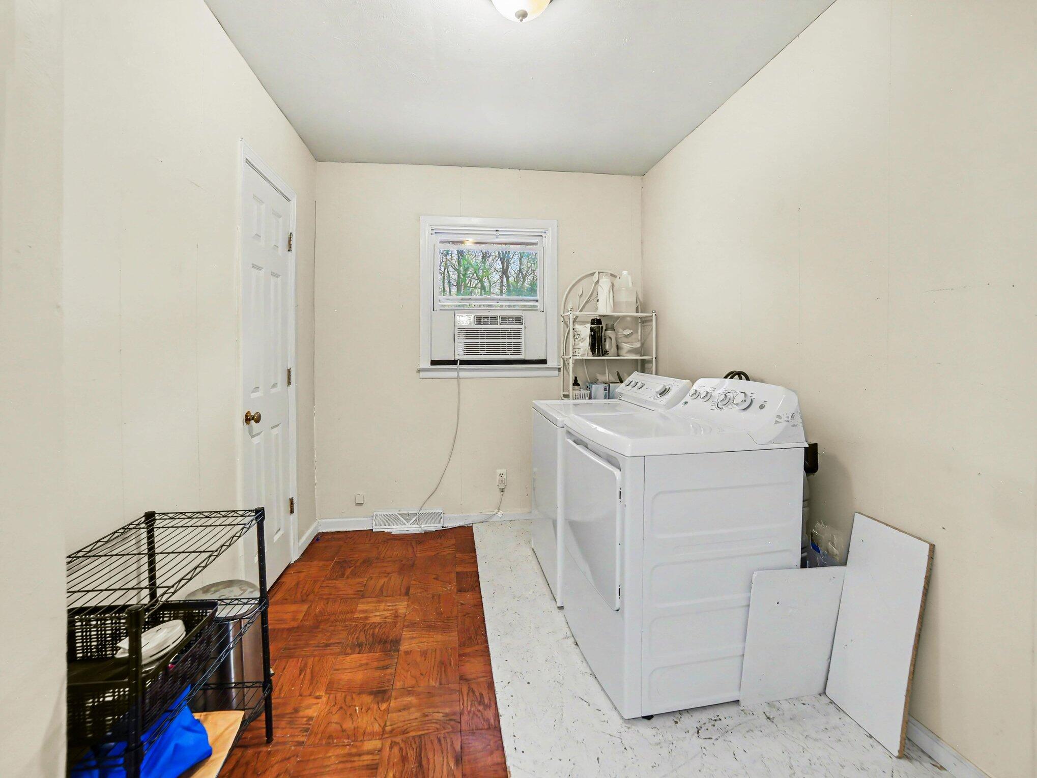 2492 Wesley Avenue Muskegon MI 49442