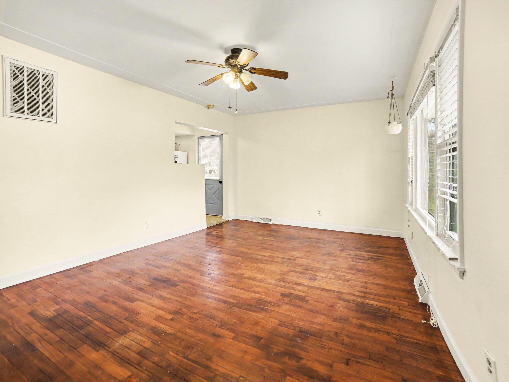 2492 Wesley Avenue Muskegon MI 49442