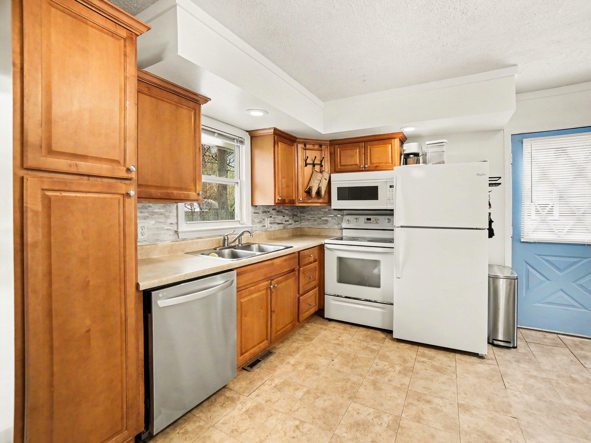 2492 Wesley Avenue Muskegon MI 49442