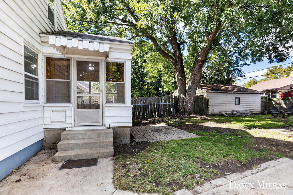 1015 California Street NW Grand Rapids MI 49504