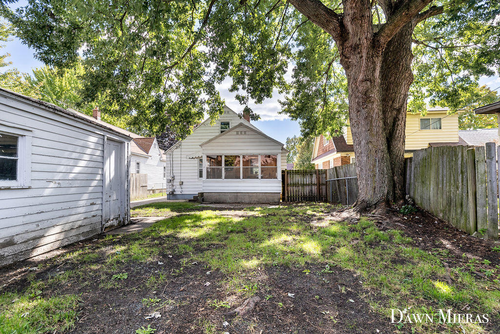 1015 California Street NW Grand Rapids MI 49504