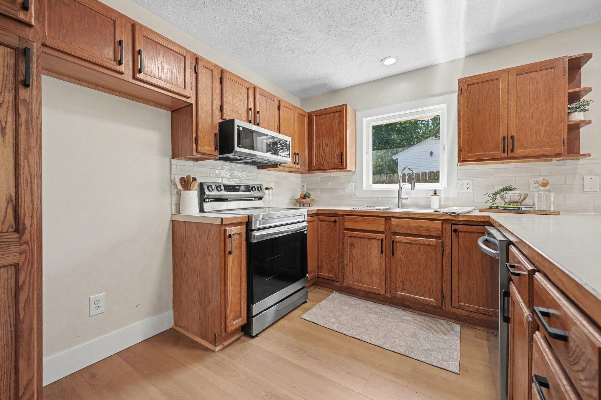 550 W 22nd Street Holland MI 49423