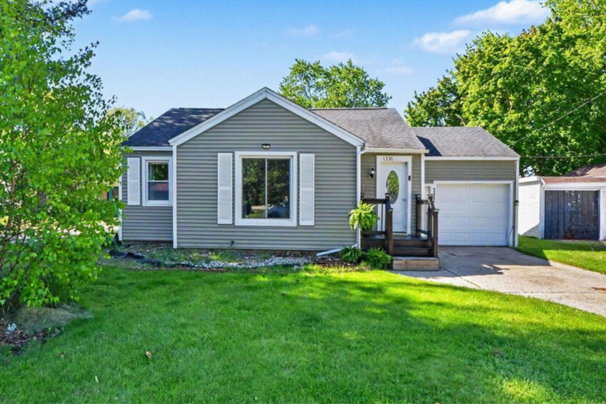 1336 Beechwood Street NE Grand Rapids MI 49505