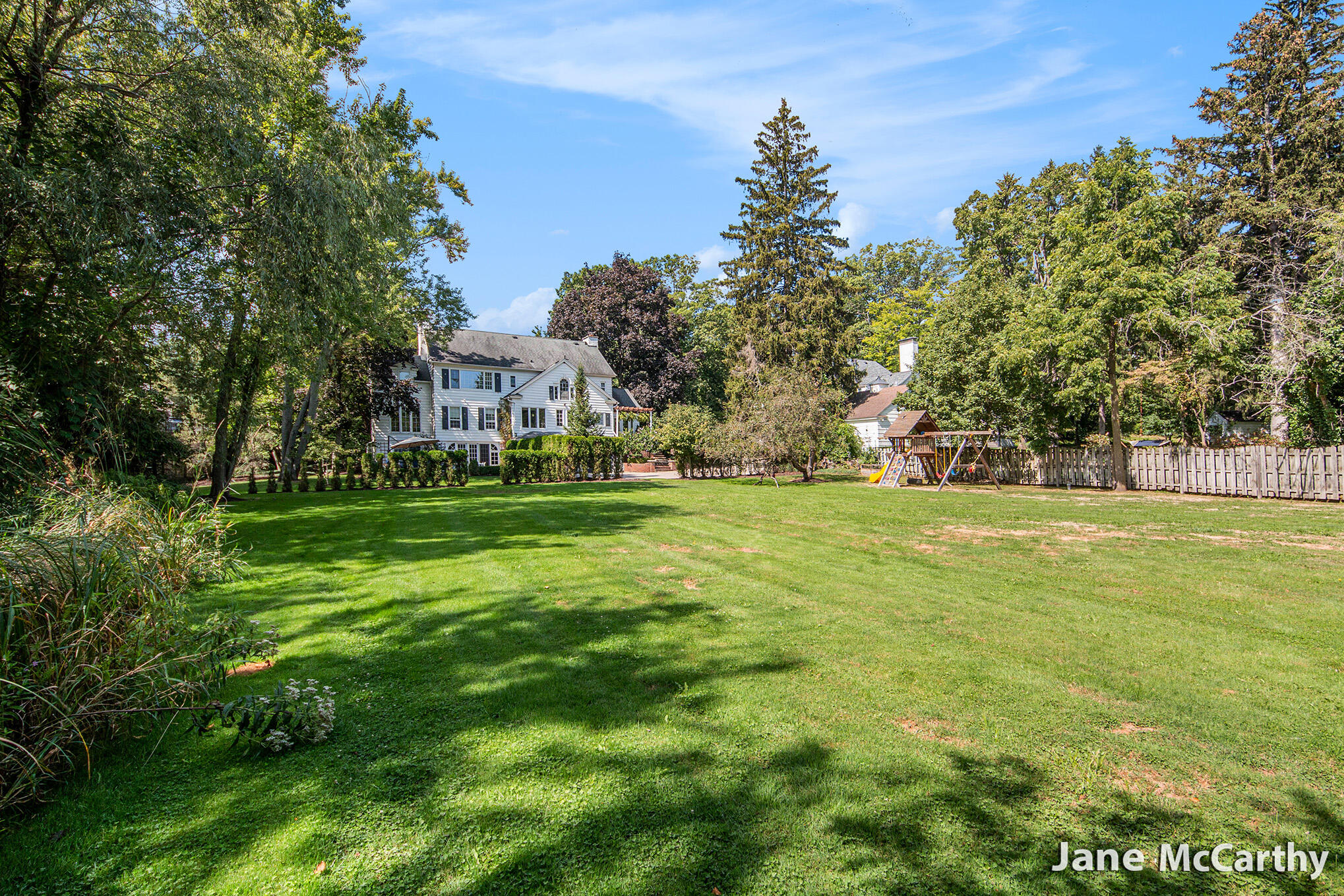 270 Lakeside Drive SE East Grand Rapids MI 49506