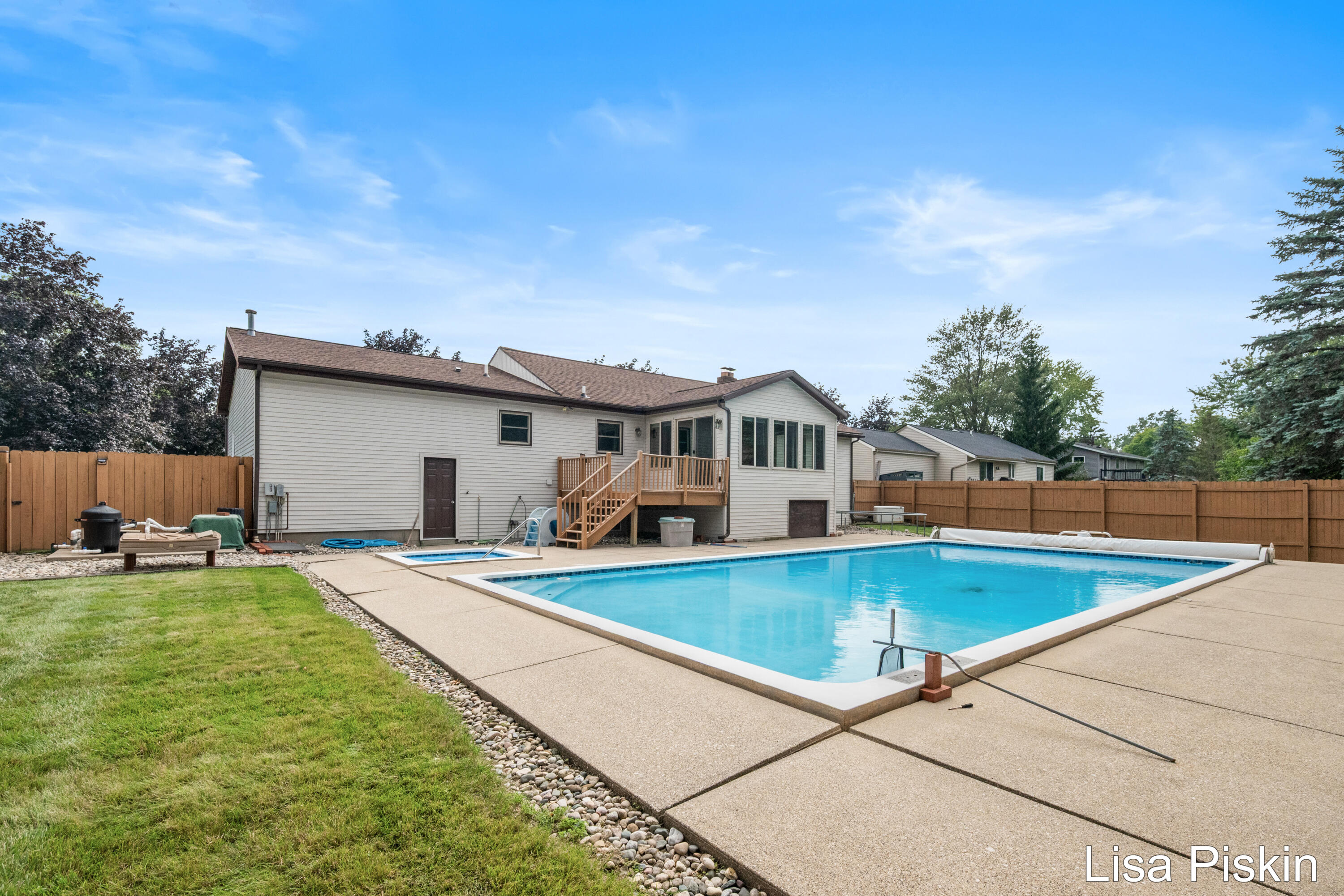 2641 Heathcliff Street SE Grand Rapids MI 49546