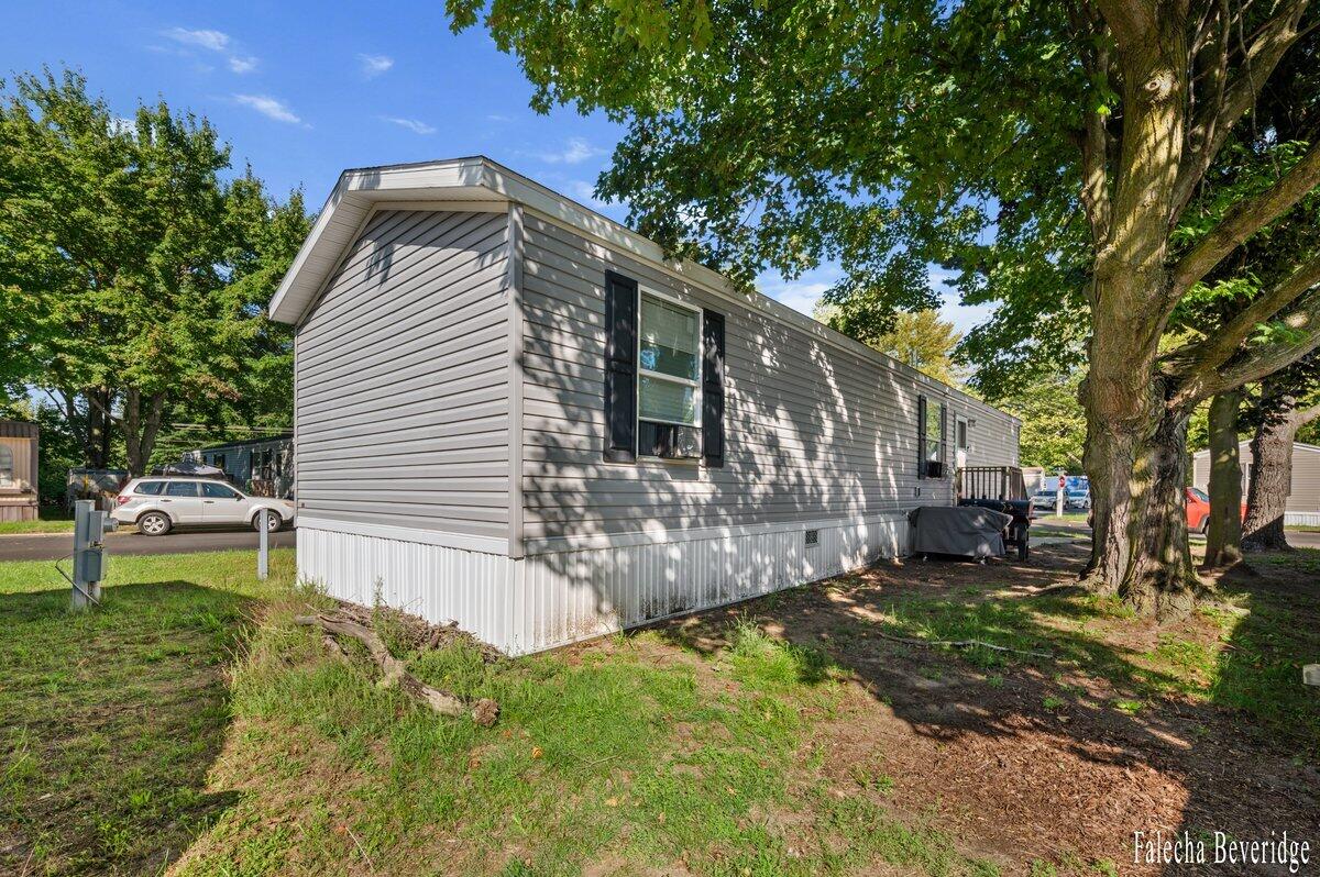 1281 E Pontaluna Road Norton Shores MI 49456